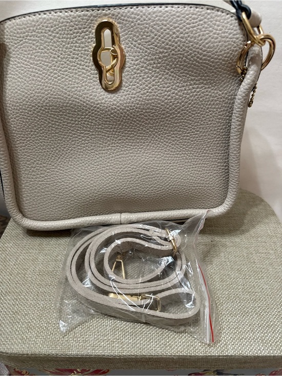 Handbags - Pebbled Crossbody Bag in Light Beige with Gold Accent